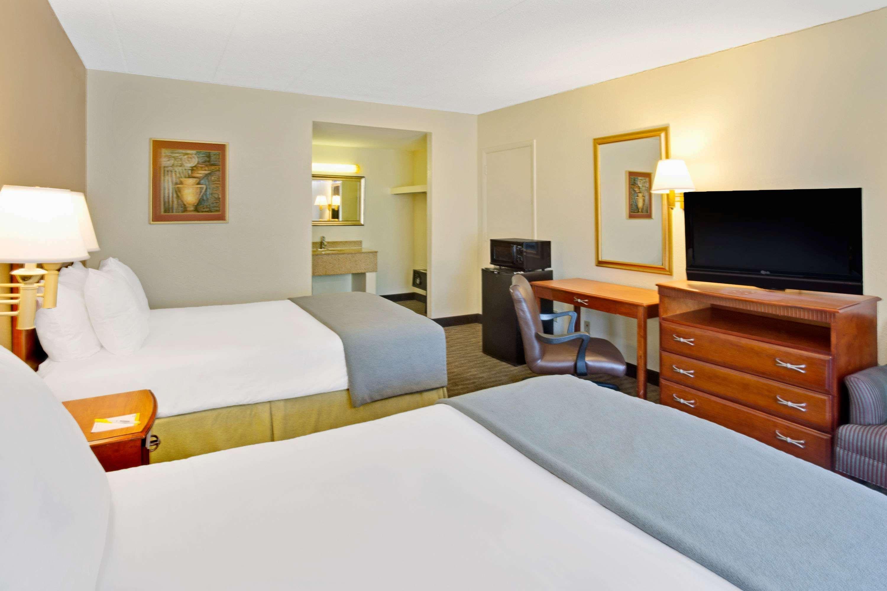 Days Inn By Wyndham Silver Spring Eksteriør billede