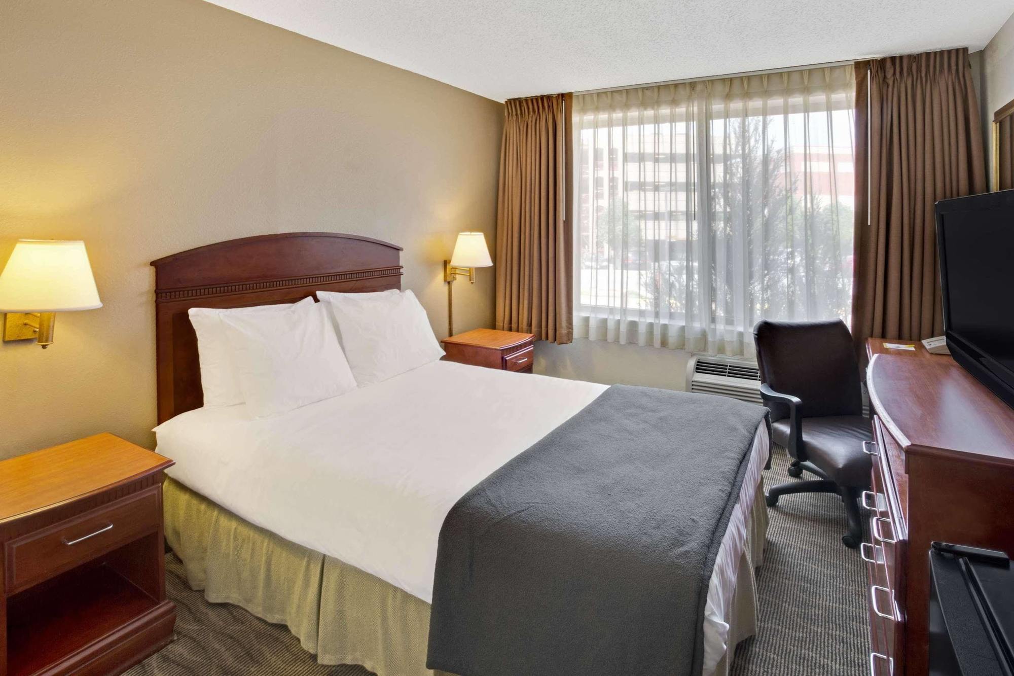 Days Inn By Wyndham Silver Spring Eksteriør billede